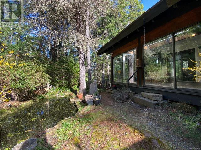 water feature adjacent to sunroom | Image 24