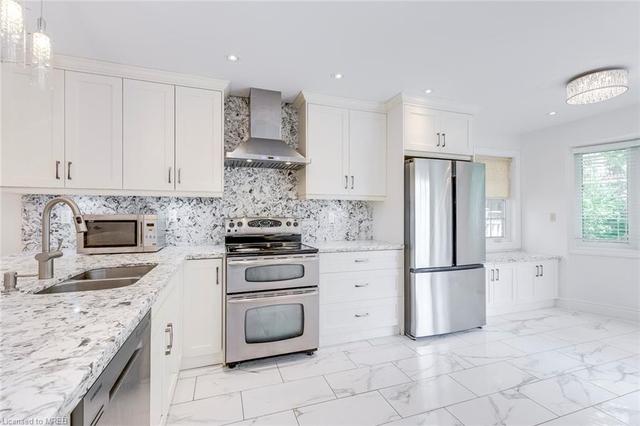2709 Harewood Court, House detached with 4 bedrooms, 2 bathrooms and 5 parking in Oakville ON | Image 9