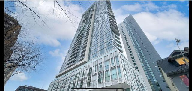 1409 - 77 Mutual St S, Condo with 2 bedrooms, 1 bathrooms and 0 parking in Toronto ON | Image 1