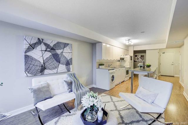 1510 - 29 Singer Crt, Condo with 1 bedrooms, 1 bathrooms and 0 parking in Toronto ON | Image 2