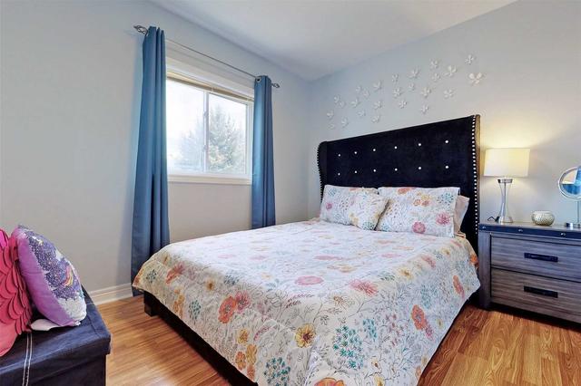 73 Downing Cres, House attached with 3 bedrooms, 3 bathrooms and 3 parking in Barrie ON | Image 16