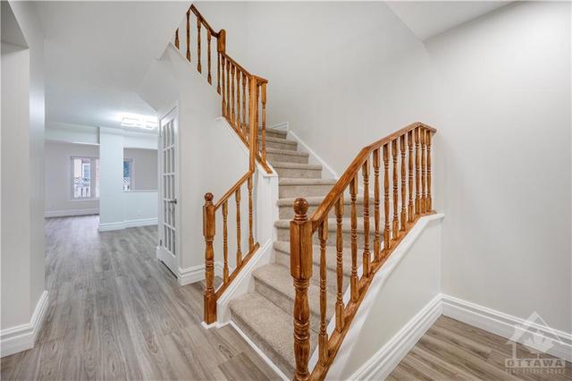 6 Streamwood Lane, Townhouse with 4 bedrooms, 3 bathrooms and 2 parking in Ottawa ON | Image 4