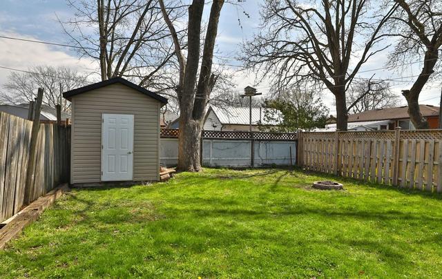 8 Thornton St, House detached with 3 bedrooms, 2 bathrooms and 2 parking in St. Catharines ON | Image 20