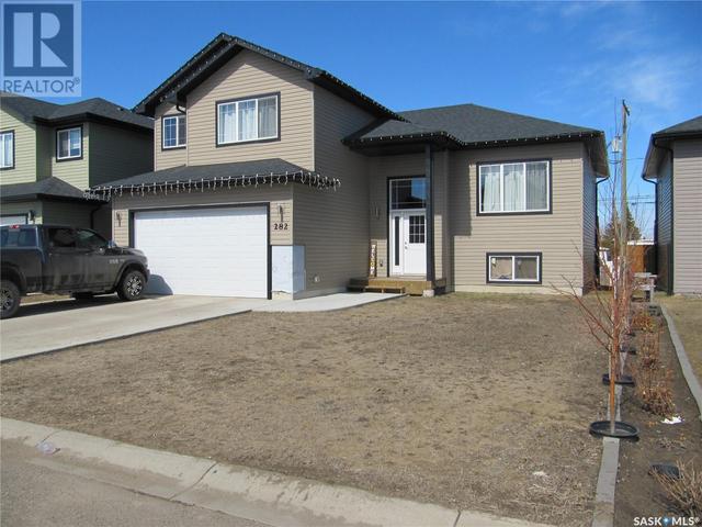 282 15th Street, House detached with 4 bedrooms, 3 bathrooms and null parking in Battleford SK | Image 1