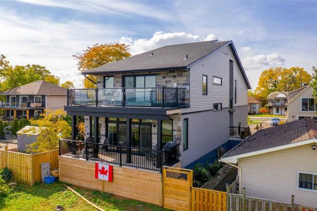 755 Beach Blvd, House detached with 3 bedrooms, 6 bathrooms and 5 parking in Hamilton ON | Image 1