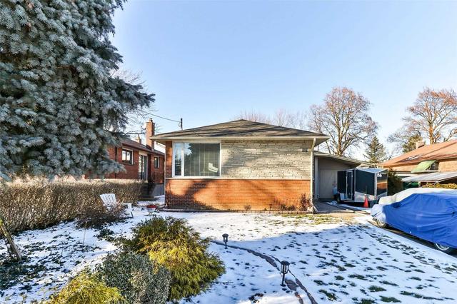 12 Tyler Pl, House detached with 3 bedrooms, 2 bathrooms and 8 parking in Toronto ON | Image 1