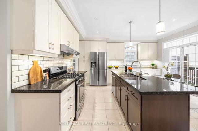 45 Bloorview Pl, Townhouse with 4 bedrooms, 4 bathrooms and 4 parking in Toronto ON | Image 3