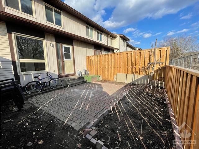 92 Irma Private, Townhouse with 3 bedrooms, 2 bathrooms and 2 parking in Ottawa ON | Image 27