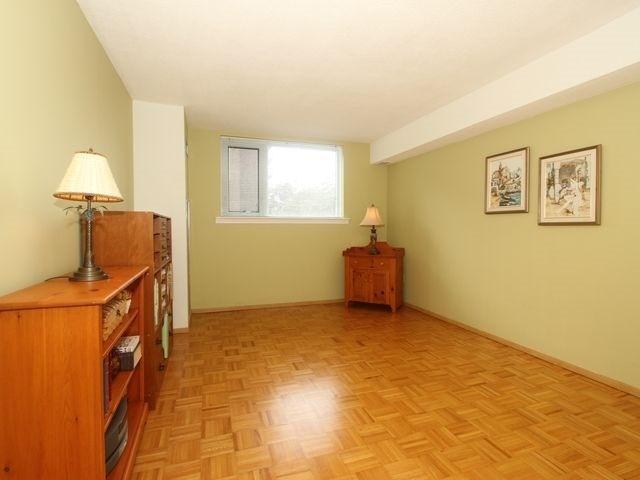 208 - 270 Scarlett Rd, Condo with 1 bedrooms, 1 bathrooms and 1 parking in Toronto ON | Image 11