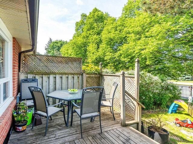 2 Parker Cres, Townhouse with 3 bedrooms, 2 bathrooms and 2 parking in Ajax ON | Image 5