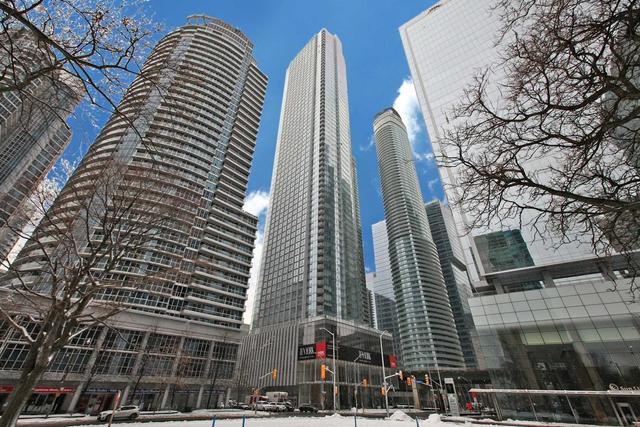 4305 - 10 York St, Condo with 2 bedrooms, 2 bathrooms and 1 parking in Toronto ON | Image 1
