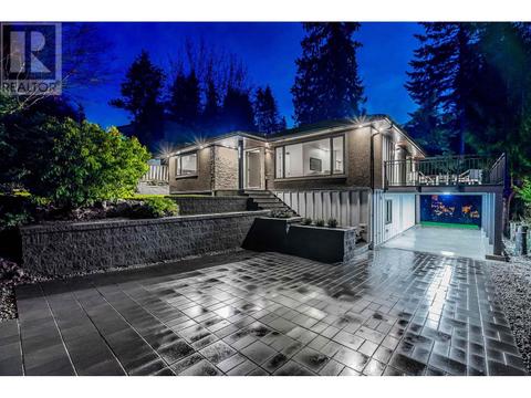875 Canyon Boulevard, House detached with 5 bedrooms, 3 bathrooms and 4 parking in North Vancouver BC | Card Image