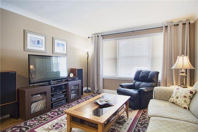 305 Ashbury Rd, House detached with 3 bedrooms, 2 bathrooms and 2 parking in Oakville ON | Image 2