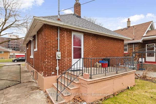 376 South St, House detached with 2 bedrooms, 2 bathrooms and 2 parking in Windsor ON | Image 14