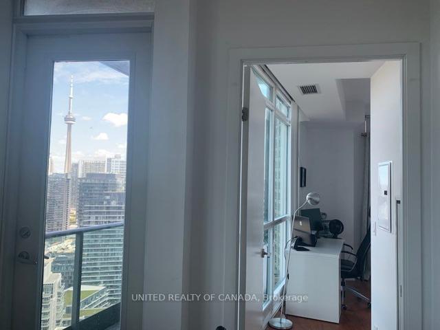 3111 - 215 Fort York Blvd, Condo with 2 bedrooms, 1 bathrooms and 1 parking in Toronto ON | Image 2