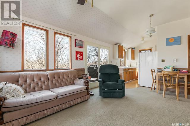 585 Nicoll Avenue, House detached with 2 bedrooms, 1 bathrooms and null parking in Regina Beach SK | Image 3