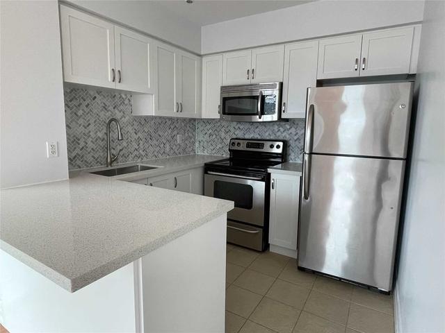 1003 - 8 Scollard St, Condo with 2 bedrooms, 2 bathrooms and 1 parking in Toronto ON | Image 14