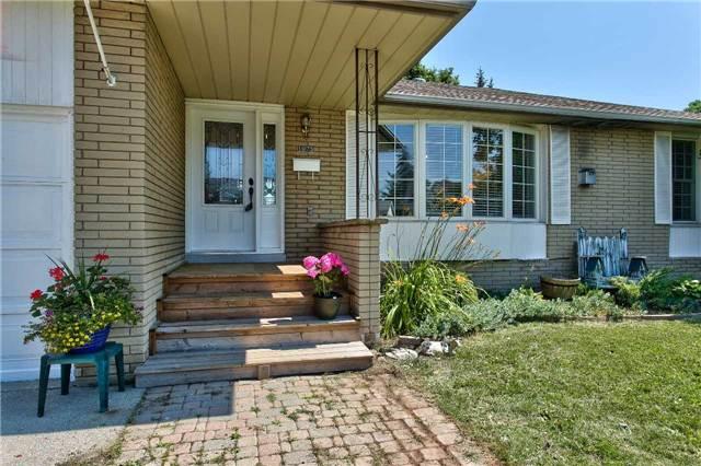 1075 Robarts Rd, House detached with 3 bedrooms, 2 bathrooms and 2 parking in Oakville ON | Image 16