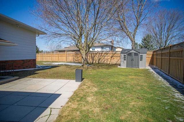 8 Hidden Crt, House detached with 3 bedrooms, 2 bathrooms and 5 parking in Brantford ON | Image 24