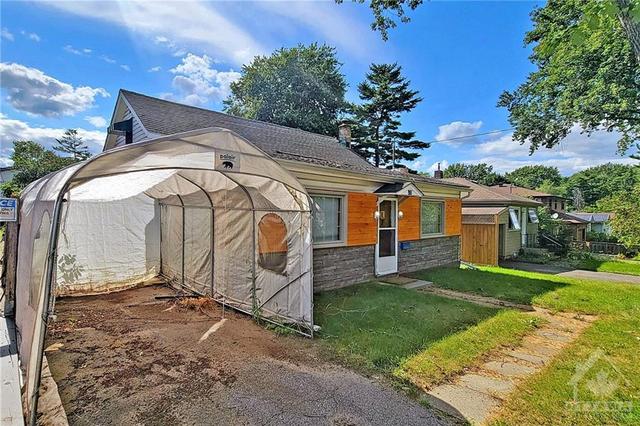 98 Boyce Avenue, House detached with 2 bedrooms, 1 bathrooms and 2 parking in Ottawa ON | Image 3