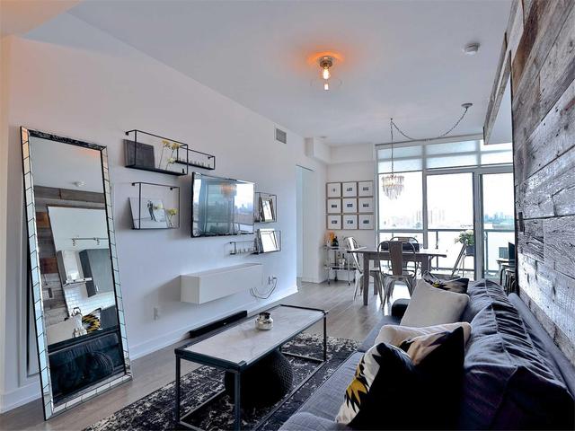 706 - 36 Howard Park Ave, Condo with 2 bedrooms, 2 bathrooms and 1 parking in Toronto ON | Image 3