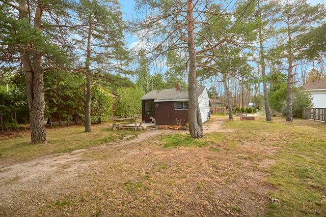 209792 Hwy 26, House detached with 2 bedrooms, 1 bathrooms and 4 parking in The Blue Mountains ON | Image 3