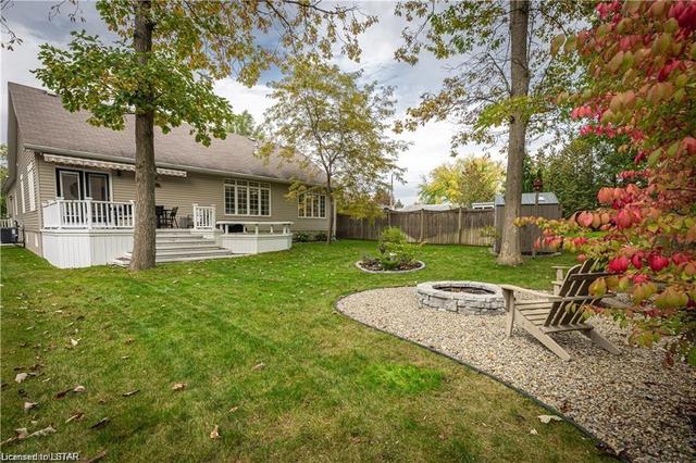 1077 Lakeshore Road, House detached with 4 bedrooms, 2 bathrooms and 8 parking in Sarnia ON | Image 21