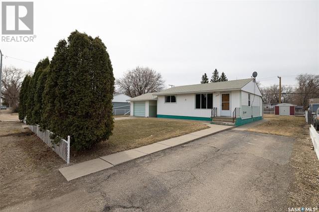 307 6th Avenue E, House detached with 2 bedrooms, 1 bathrooms and null parking in Watrous SK | Image 1
