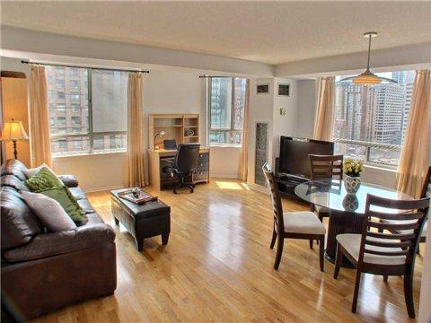 1811 - 633 Bay St, Condo with 1 bedrooms, 2 bathrooms and null parking in Toronto ON | Image 2