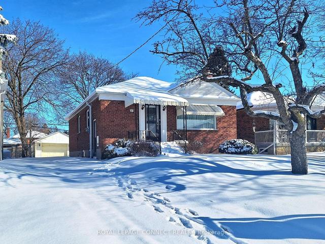 8 Boem Ave, House detached with 3 bedrooms, 1 bathrooms and 3 parking in Toronto ON | Image 1