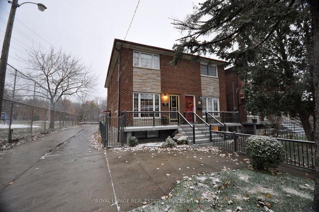 917 St Clarens Ave, House semidetached with 3 bedrooms, 2 bathrooms and 4 parking in Toronto ON | Image 23
