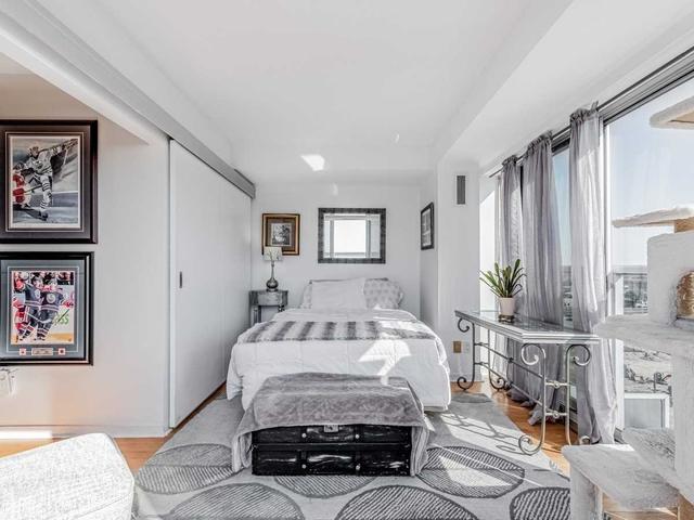 ph908 - 1050 The Queensway, Condo with 2 bedrooms, 1 bathrooms and 2 parking in Toronto ON | Image 6