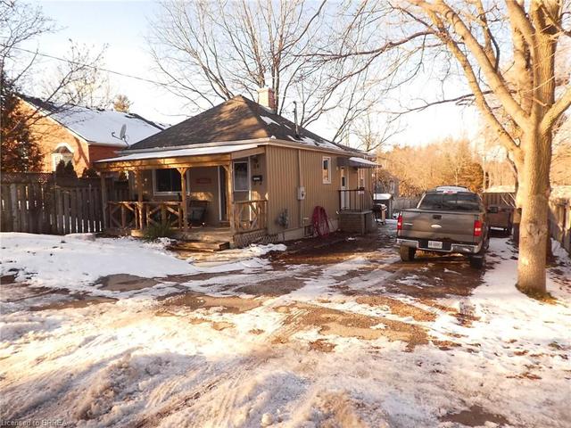 20 Hardy Road, House detached with 2 bedrooms, 1 bathrooms and null parking in Brantford ON | Image 1