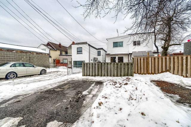 885 Pape Ave, House semidetached with 3 bedrooms, 2 bathrooms and 2 parking in Toronto ON | Image 21