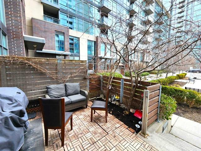 th110 - 15 Brunel Crt, Townhouse with 1 bedrooms, 1 bathrooms and 1 parking in Toronto ON | Image 6