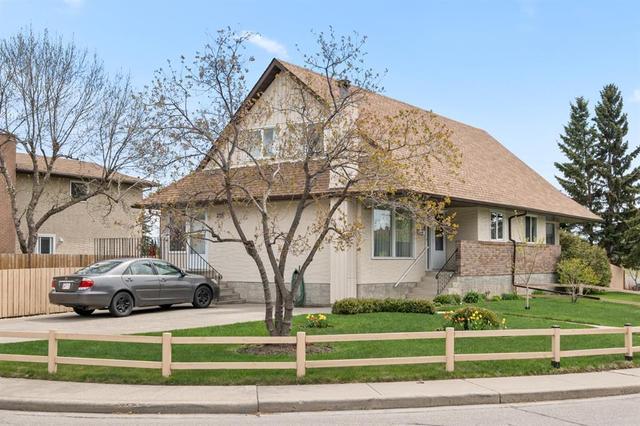 235 Avonburn Road Se, Home with 3 bedrooms, 2 bathrooms and 2 parking in Calgary AB | Card Image
