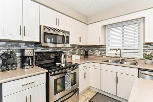 206 Severn Dr, House attached with 3 bedrooms, 3 bathrooms and 3.5 parking in Guelph ON | Image 2