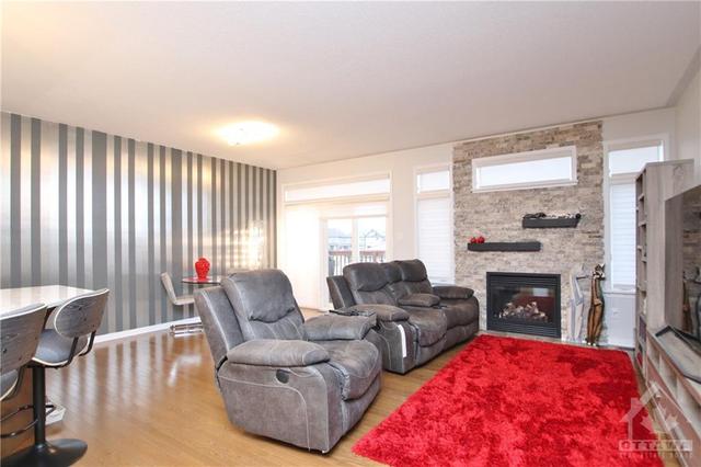 260 Shinny Avenue, Home with 3 bedrooms, 3 bathrooms and 4 parking in Ottawa ON | Image 11