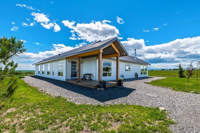 546190 64 Street W, House detached with 3 bedrooms, 2 bathrooms and 20 parking in Foothills County AB | Image 5