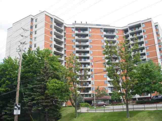 904 - 7811 Yonge St W, Condo with 2 bedrooms, 2 bathrooms and 1 parking in Markham ON | Image 1
