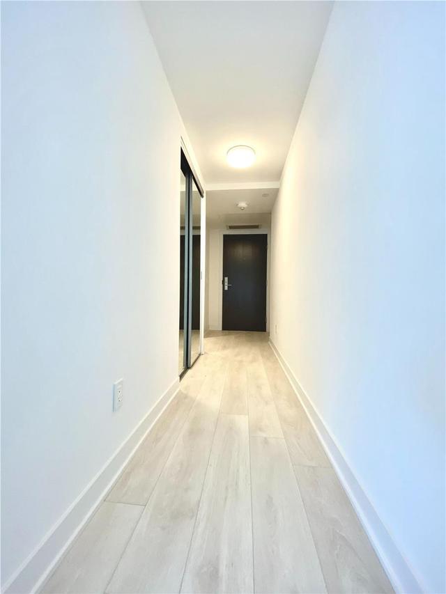 2006 - 188 Cumberland St, Condo with 1 bedrooms, 1 bathrooms and 0 parking in Toronto ON | Image 2