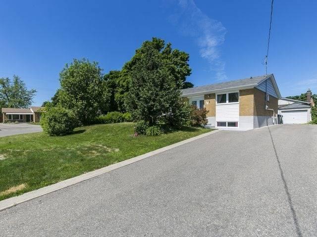 28 Hadrina St, House detached with 3 bedrooms, 1 bathrooms and 5 parking in Brampton ON | Image 3