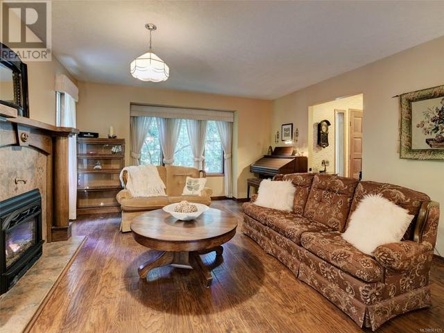 1310 Readings Dr, House detached with 4 bedrooms, 3 bathrooms and 5 parking in North Saanich BC | Image 6