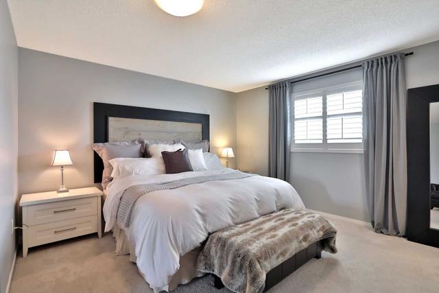 2418 Sequoia Way, House attached with 3 bedrooms, 3 bathrooms and 1 parking in Oakville ON | Image 2