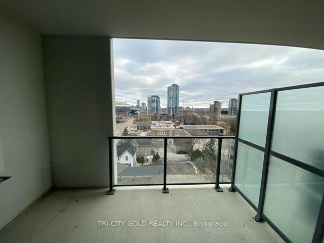 806 - 741 King St W, Condo with 1 bedrooms, 1 bathrooms and 1 parking in Kitchener ON | Image 3