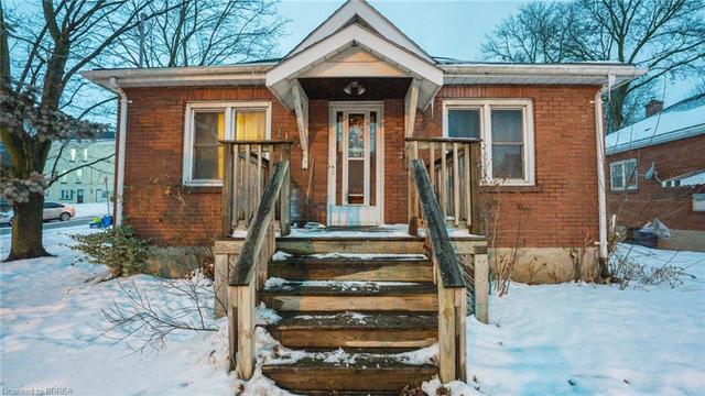 110 Clarence Street, House detached with 4 bedrooms, 2 bathrooms and null parking in Brantford ON | Image 1