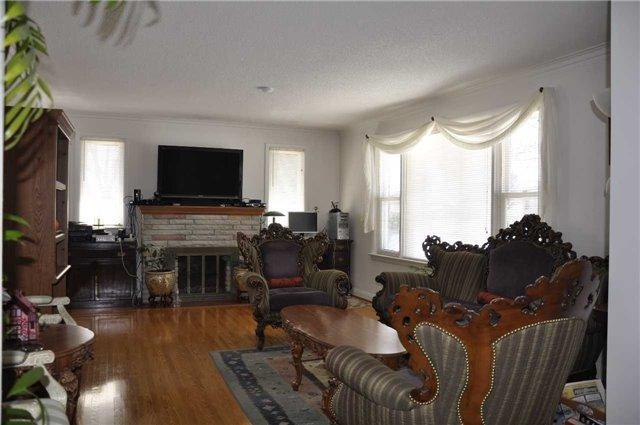 9835 Woodbine Ave, House detached with 3 bedrooms, 2 bathrooms and 6 parking in Markham ON | Image 6