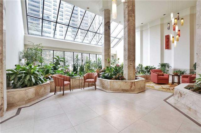 1004 - 2170 Marine Dr, Condo with 2 bedrooms, 2 bathrooms and 1 parking in Oakville ON | Image 1