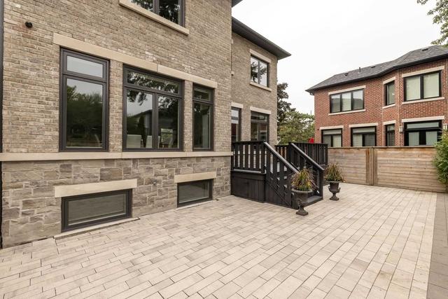 70 Parkview Hill Cres N, House detached with 4 bedrooms, 5 bathrooms and 3 parking in Toronto ON | Image 13