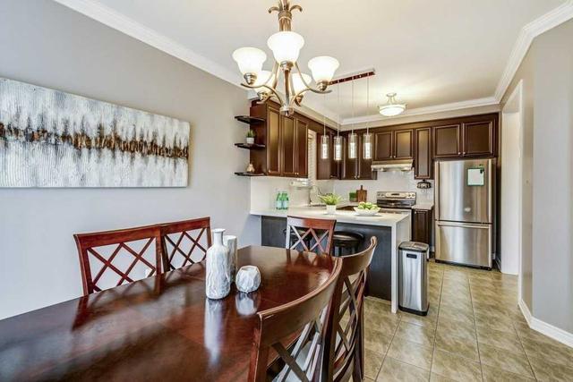 27 Hawkweed Manr, House detached with 4 bedrooms, 4 bathrooms and 6 parking in Markham ON | Image 6